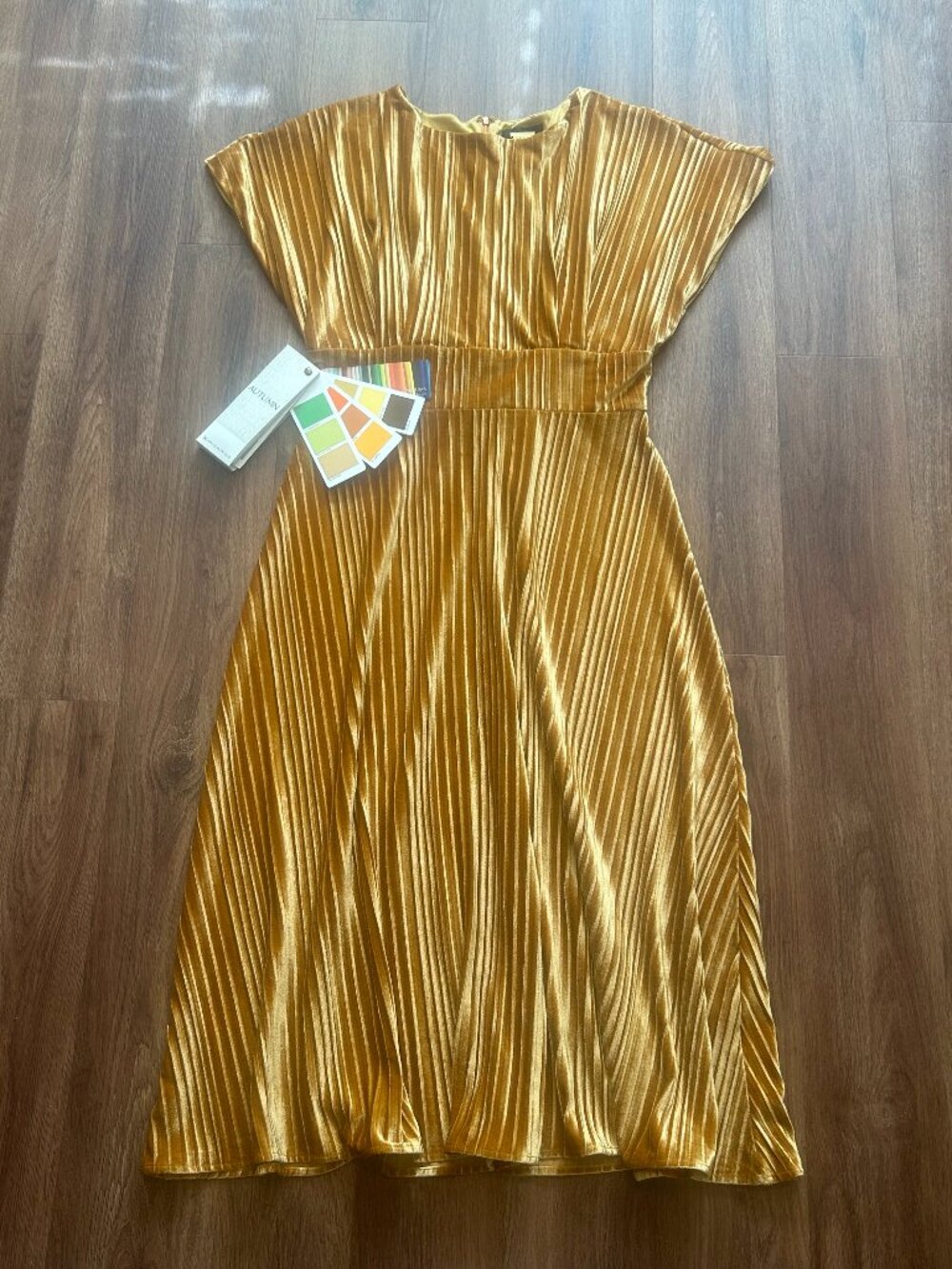 NWOT Alexia Admor Women's Pleated Boatneck Velvet Midi Dress Old Gold L Large - Picture 2 of 6